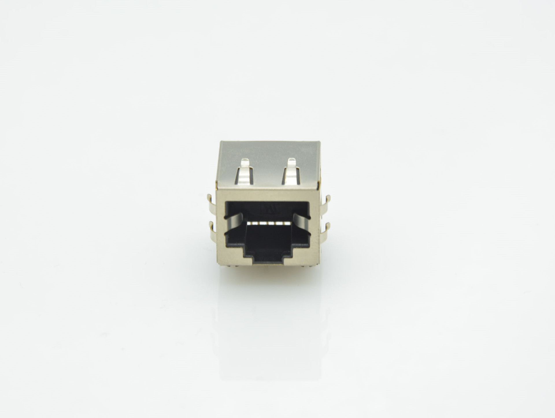 RJ45,屏蔽帶彈片，長度18.6mm